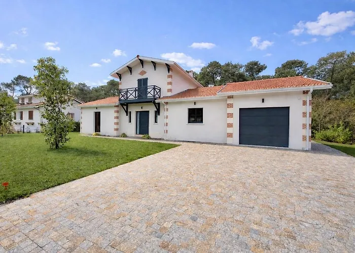 Villa Emeraude - New - Modern - Parking - Near