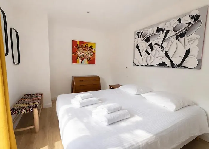 Emeraude - New - Modern - Parking - Near Villa
