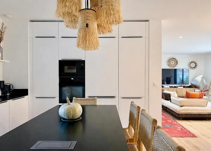 Villa Emeraude - New - Modern - Parking - Near